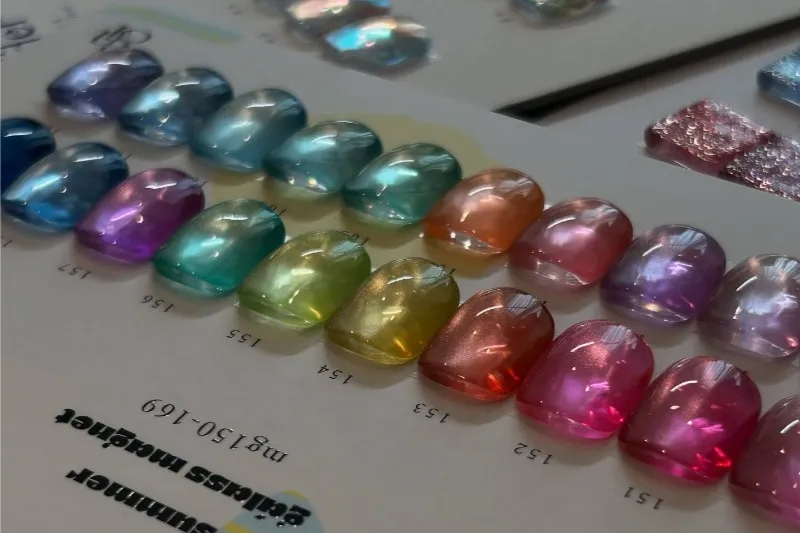 指先を彩る豊富なカラーバリエーション