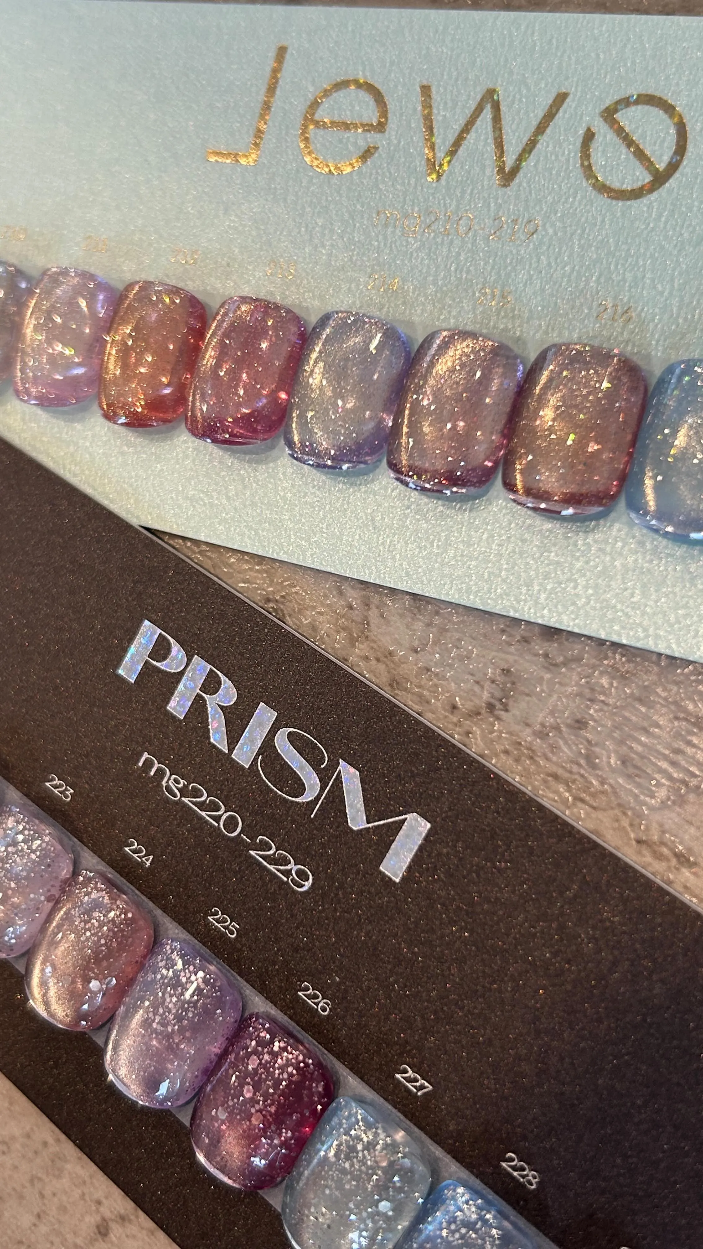 PRISMを台紙に貼るだけの動画🎥